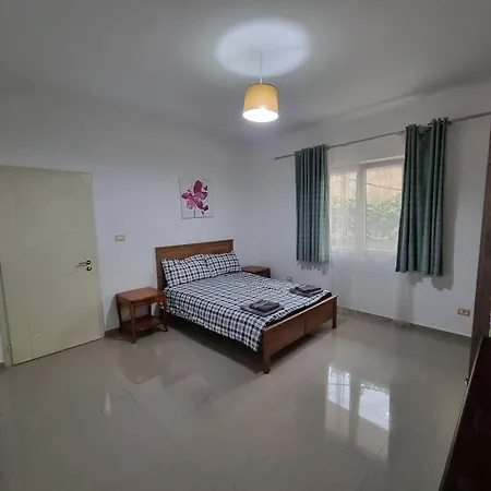 Willa Modern & Spacious 3 Bedroom Ground Floor Apartment/vila *