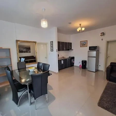 Modern & Spacious 3 Bedroom Ground Floor Apartment/vila * Τίρανα