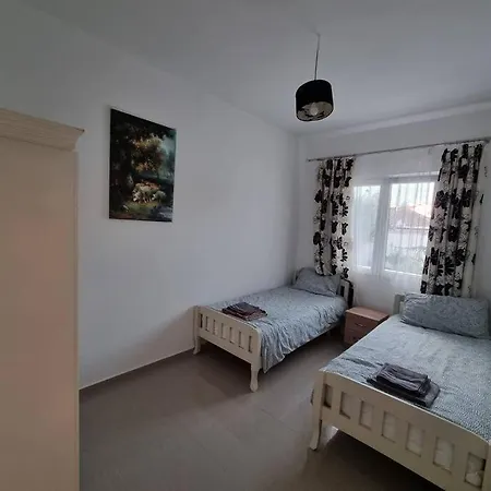 Modern & Spacious 3 Bedroom Ground Floor Apartment/vila * Τίρανα