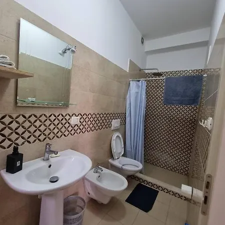 Modern & Spacious 3 Bedroom Ground Floor Apartment/vila Βίλα Τίρανα